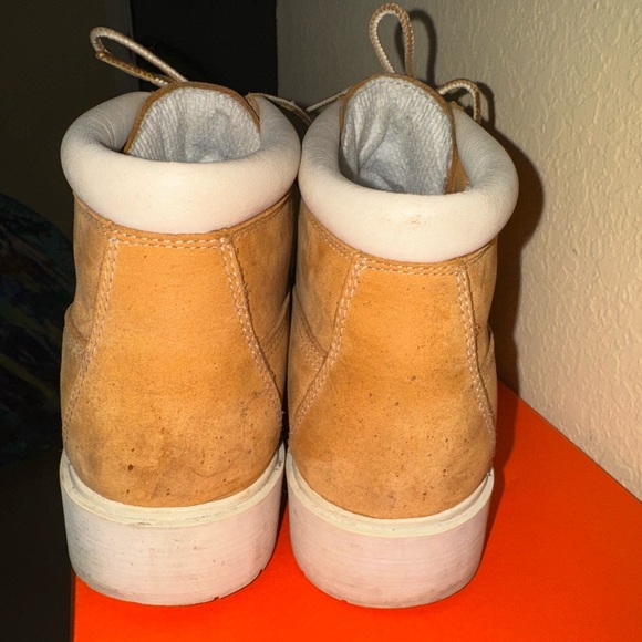 Woman’s Timberlands - Picture 6 of 13